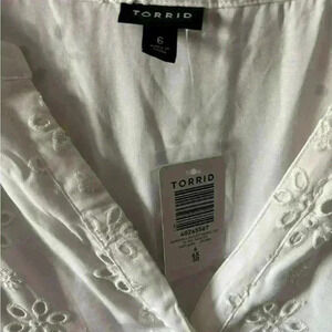 Torrid eyelet lace cover up sz 6